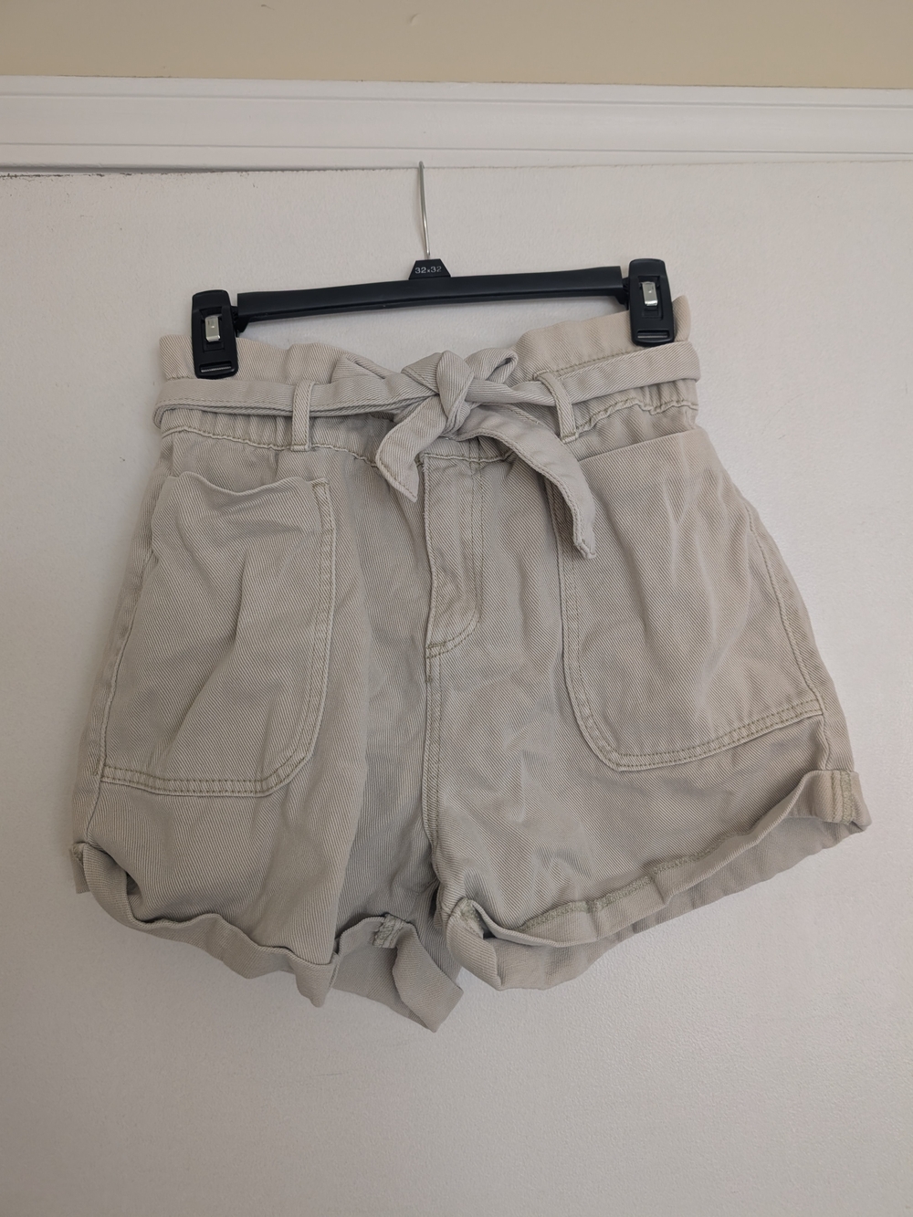 Forever 21 Khaki Paperbag High Waist Shorts Tie Belt Cuffed Twill Safari Minimal